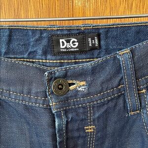 Dolce & Gabbana Dark Blue Slim Men’s Jeans with Contrast Stitching. Size 32